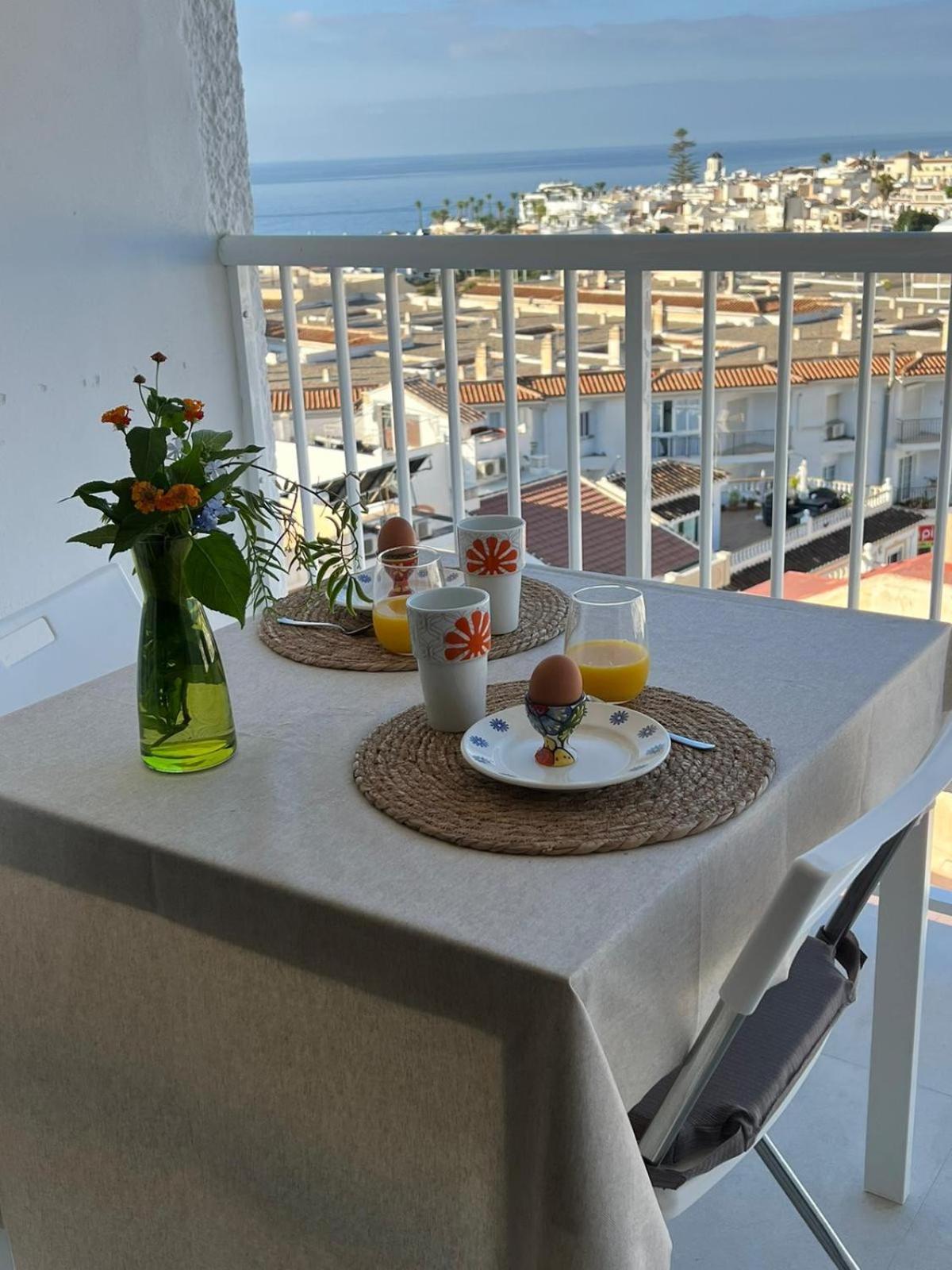 AP379 Casa Seger Apartment Nerja Bagian luar foto